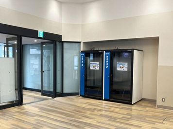 🌟土日祝3時間990円🌟【テレキューブ】ロサヴィア茨木。視線と音を遮る、プライベートな集中環境。(322−01) - テレキューブ ロサヴィア茨木