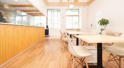 Googleマップで「Shizen Salad」を検索 Shizen Salad Spaceの室内の写真