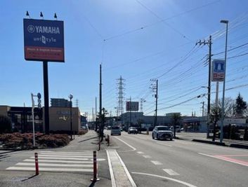 行政道路（国道463号）緑町3丁目交差点、マクドナルドのすぐ近くです。バイパス方面へ向かう途中にあります。 - ユニスタイル小手指 ピアノ防音部屋 S3番教室の外観の写真