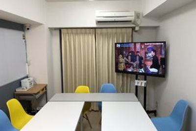 会議室　Y’s BOX 横浜 貸し会議室の室内の写真