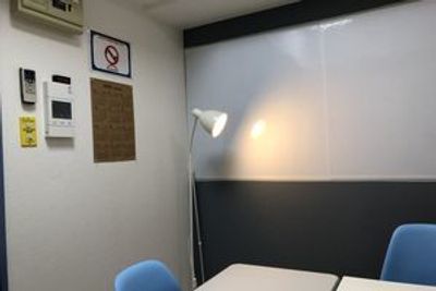 会議室　Y’s BOX 横浜 貸し会議室の室内の写真