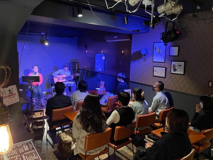 LiveHouse "C'est la vie" ライブハウスの室内の写真