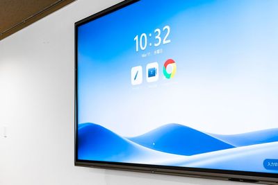 必要な機能を1台に集約したオールインワンミーティングボード（Web会議） - TOYOHOTEL 貸し会議室A・B室（全室）の設備の写真