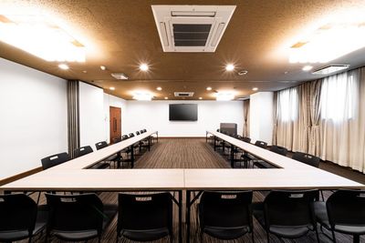 A・B会議室（全室）コの字形式 - TOYOHOTEL 貸し会議室A・B室（全室）の室内の写真