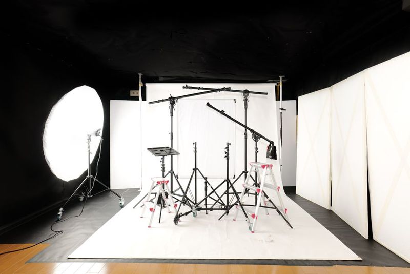 御堂筋線昭和町駅無地背景特化の写真スタジオ - STUDIO HOTGRAPH