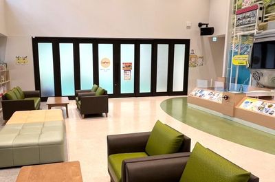 【当施設入り口】
 ラパーク岸辺店 入り口
＊1F突き当たりが当施設です。スライドドアを開けてご入室ください。 - 親子サロン-LaPark-(ラパーク) 岸辺店 フリースペースの入口の写真