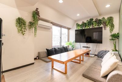 渋谷駅徒歩5分程
会議等のビジネス利用から、撮影等様々な用途でご利用いただけます◎ - Relax one 渋谷円山 Relax one 渋谷円山｜貸会議室🖊駅チカ🚶の室内の写真