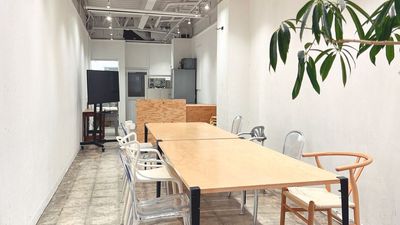 8名がけのテーブルセットです。異なるデザインの椅子を配置しています。 - Studio SOIL STUDIO SOIL A（31㎡ 1F）の室内の写真