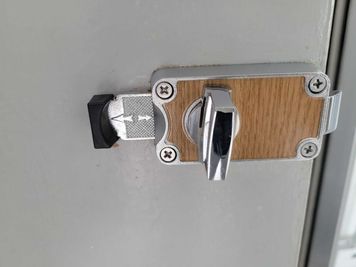 トイレの鍵を交換し、清潔感と使いやすさを改善しました(2026年4月) - レンタルスタジオ the fit 堺東 ヨガ・ピラティス・フラダンス・整体スタジオ the fit 堺東の設備の写真