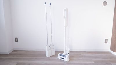 フローリングワイパー＆コードレス掃除機
掃除道具もご用意しています - レンタルスタジオ the fit 堺東 ヨガ・ピラティス・フラダンス・整体スタジオ the fit 堺東の室内の写真