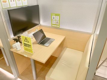 FEEEP 上野店 FEEEP上野店｜定員 1名半個室｜部屋番号7(S)の室内の写真