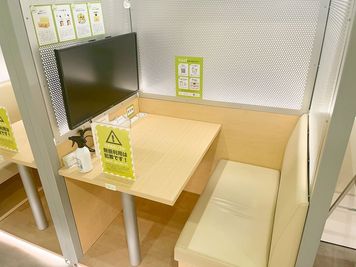 FEEEP 上野店 FEEEP上野店｜定員 1名半個室｜部屋番号7(S)の室内の写真