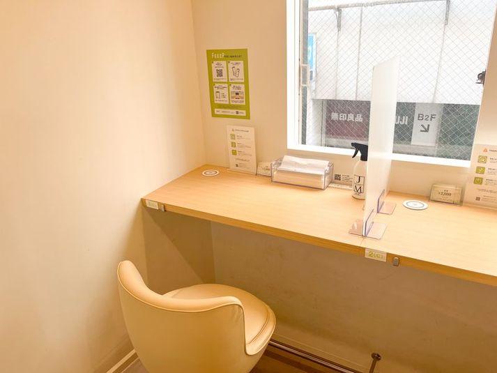 カウンタータイプの座席になります。 - FEEEP 上野店 FEEEP上野店｜定員 1名カウンター席｜席番号1(C)の室内の写真