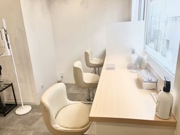 FEEEP 上野店 FEEEP上野店｜定員 1名カウンター席｜席番号1(C)の室内の写真