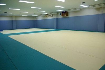 和歌山市で三代続く【健心館】の110畳道場。大型エアコン4台完備で空調代も無料!ヨガ・撮影・セミナー等に。 - 和歌浦口 畠中整骨院