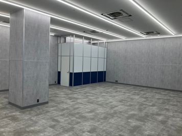 内観右側 - SAKU-Lab(サクラボ)　ところざわサクラタウン2F イベントスペース　SAKU-Lab(サクラボ)の室内の写真