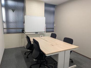 Regus 会議室｜高速Wi-Fi完備の落ち着いたビジネス空間 - リージャス会議室 オープンオフィス横浜金港町
