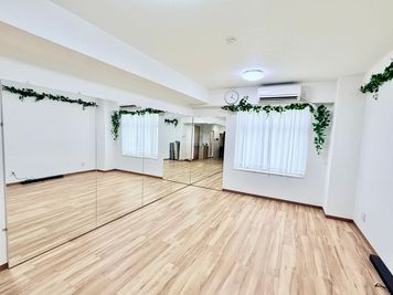 《VILLENT西梅田》 《VILLENT梅田ダンススタジオ402》の室内の写真