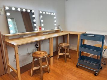 メイクルーム - UH STUDIO  駐車場無料の屋上バルコニーのあるハウススタジオの室内の写真