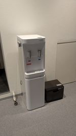 ウォーターサーバやホットキャビもご利用いただけます。 - 全力ストレッチ経堂店 シェアサロン経堂の設備の写真