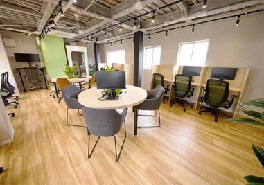 3-4階集中エリア（会話禁止）
※3−4階利用には別途、店舗でのLINE友だち登録が必要となります - BOTTOS 没頭作業カフェ　御茶ノ水駅前店 BOTTOS 没頭作業カフェ 御茶ノ水駅前店の室内の写真