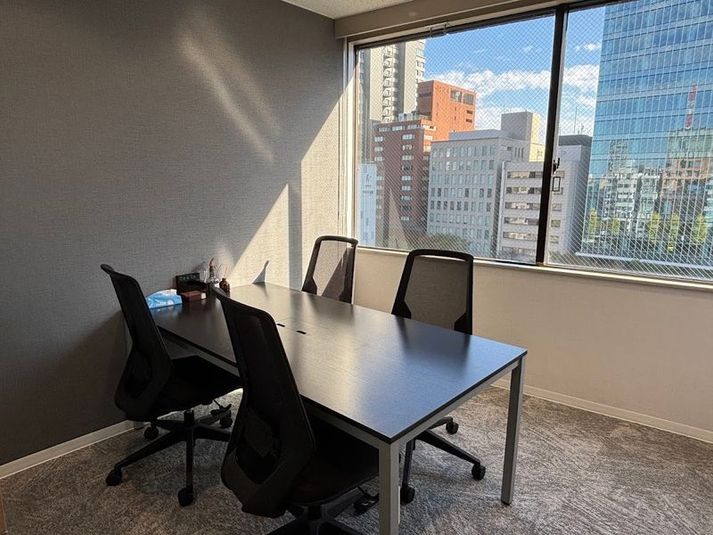 【天神駅4分】定員4名！会議・商談に最適な完全個室／Room03 - ハミングバード小会議室