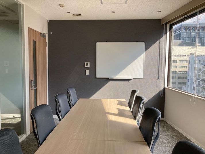 ハミングバード小会議室 【天神駅4分】定員8名！会議・商談に最適な完全個室／Room04の室内の写真