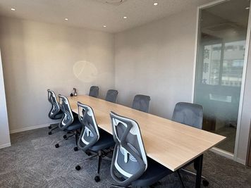 ハミングバード小会議室 【天神駅4分】定員8名！会議・商談に最適な完全個室／Room04の室内の写真