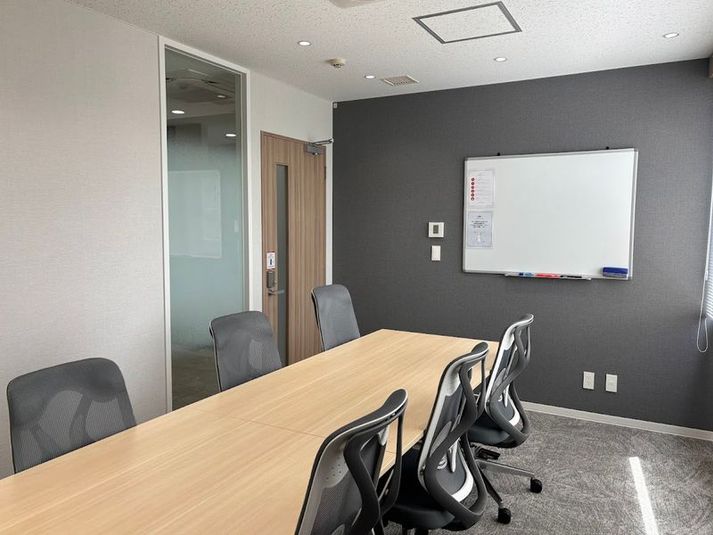 【天神駅4分】定員8名！会議・商談に最適な完全個室／Room04 - ハミングバード小会議室