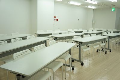 レンタルスペースフォレスト 会議セミナー、教室、物販展示会の室内の写真