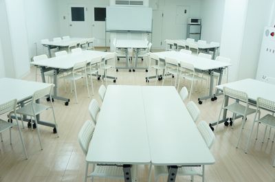 レンタルスペースフォレスト 会議セミナー、教室、物販展示会の室内の写真
