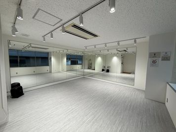 【渋谷駅徒歩3分】23.86㎡/ダンス・ヨガ・レッスンに適したスタジオです!自然光が入るお部屋です。 - ルービー渋谷3rd