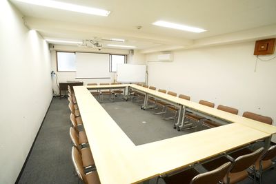 新大阪セミナーオフィスＯ-１～３ 大阪の会議室『新大阪セミナーオフィス　ルームＯ-１』の室内の写真