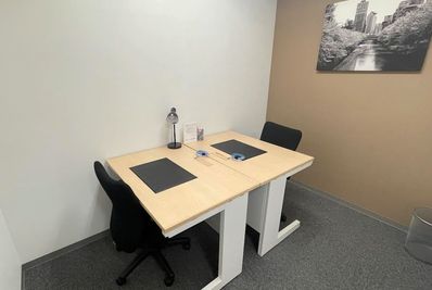 Regus 会議室｜高速Wi-Fi完備の落ち着いたビジネス空間 - リージャス会議室 岡山第一セントラル
