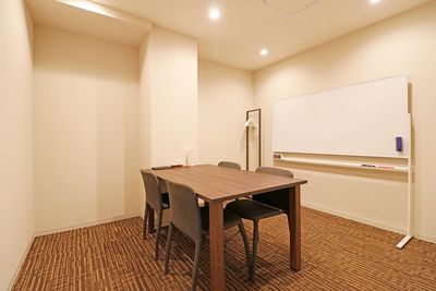 駅チカ!【会議室1】ホワイトボードを完備した会議室です。 - THE HUB 麹町