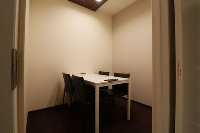 駅チカ!【会議室2】完全個室の会議室です。 - THE HUB 日本橋大伝馬町