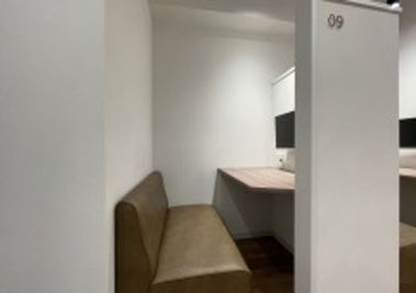 🌟土日祝3時間990円🌟駅チカ!【会話可能エリア】ソロワークに必要なファシリティを全て完備したワークプレイスです。 - THE HUB 日本橋兜町