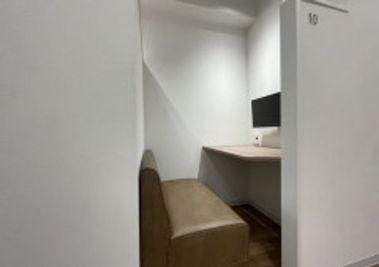 🌟土日祝3時間990円🌟駅チカ!【会話可能エリア】ソロワークに必要なファシリティを全て完備したワークプレイスです。 - THE HUB 日本橋兜町
