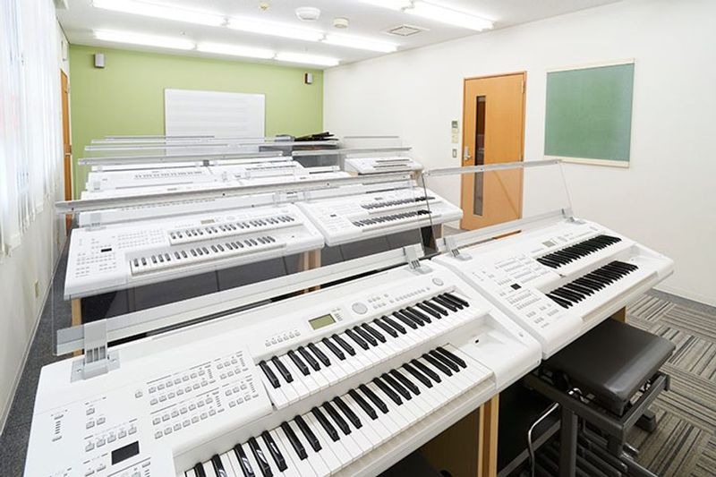 ミュージックセンター彩都 アップライト・エレクトーン防音部屋 3番教室の室内の写真