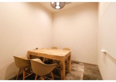 駅チカ！【会議室1】ホワイトボードを完備した会議室です。 - THE HUB 新宿ワシントン