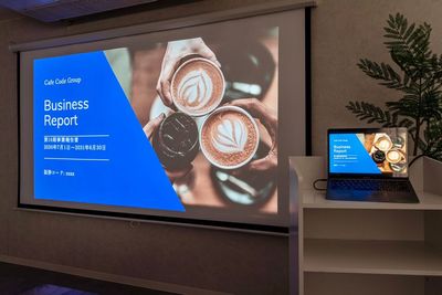 120インチプロジェクター - MINATO HUB 浜松町の設備の写真