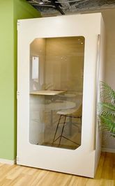 Web会議用ブース - BOTTOS 没頭作業カフェ　御茶ノ水駅前店 【4階貸切30人OK】BOTTOS没頭作業カフェ 御茶ノ水駅前店の設備の写真