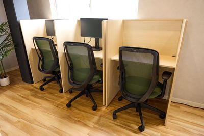 ブース席あり - BOTTOS 没頭作業カフェ　御茶ノ水駅前店 【4階貸切30人OK】BOTTOS没頭作業カフェ 御茶ノ水駅前店の設備の写真