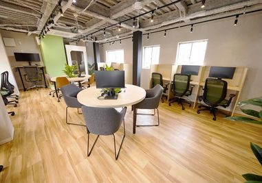 【18時以降_4階貸切】御茶ノ水駅徒歩1分、モニター、高級オフィスチェア、Web会議用個室ありの作業カフェ。 - BOTTOS 没頭作業カフェ　御茶ノ水駅前店