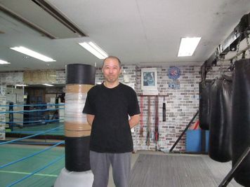 サンドバッグ4基の他、スタンドバッグ1基があります - ラッキースターボクシングクラブ ボクシングはもちろん、格闘技、ヨガ等に。土日祝は24時間利用可能の設備の写真
