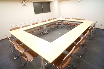 新大阪セミナーオフィスＯ-１～３ 新大阪の会議室『新大阪セミナーオフィス　ルームＯ-３』の室内の写真