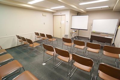 新大阪セミナーオフィスＯ-１～３ 新大阪の会議室『新大阪セミナーオフィス　ルームＯ-３』の室内の写真