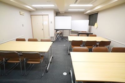 新大阪セミナーオフィスＯ-１～３ 新大阪の会議室『新大阪セミナーオフィス　ルームＯ-３』の室内の写真