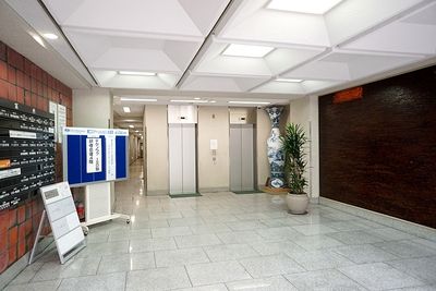 新大阪セミナーオフィスＯ-１～３ 新大阪の会議室『新大阪セミナーオフィス　ルームＯ-３』の入口の写真
