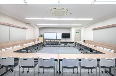 貸会議室ルームス　横浜関内店 【ROOMs横浜関内店】 5-B第2会議室 JR関内駅徒歩3分の室内の写真